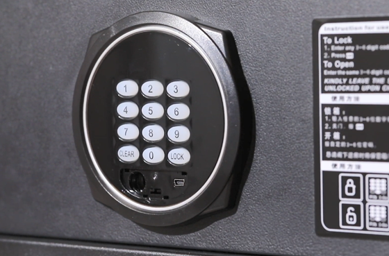 01 Deli ET547 Safe